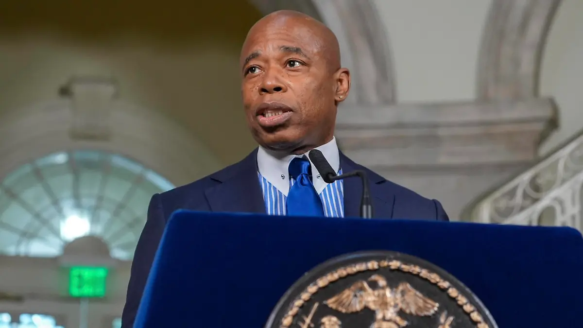 Eric Adams empfängt Londons Bürgermeister Sadiq Khan im New Yorker Rathaus. Sadiq Khan beginnt in New York eine Reise in die USA, die darauf abzielt, Londons Wirtschaft anzukurbeln. Weitere Besuchsziele mit Besuchen bei Politikern und Wirtschaftsführern sind San Francisco, Silicon Valley und Los Angeles. New York, 09.05.2022 *** Eric Adams receives London Mayor Sadiq Khan at New York City Hall Sadiq Khan begins a trip to the U.S. in New York aimed at boosting Londons economy Other destinations include visits with politicians and business leaders San Francisco, Silicon Valley and Los Angeles New York, 09 05 2022 Foto:xJ.xNacionxx/xFuturexImage