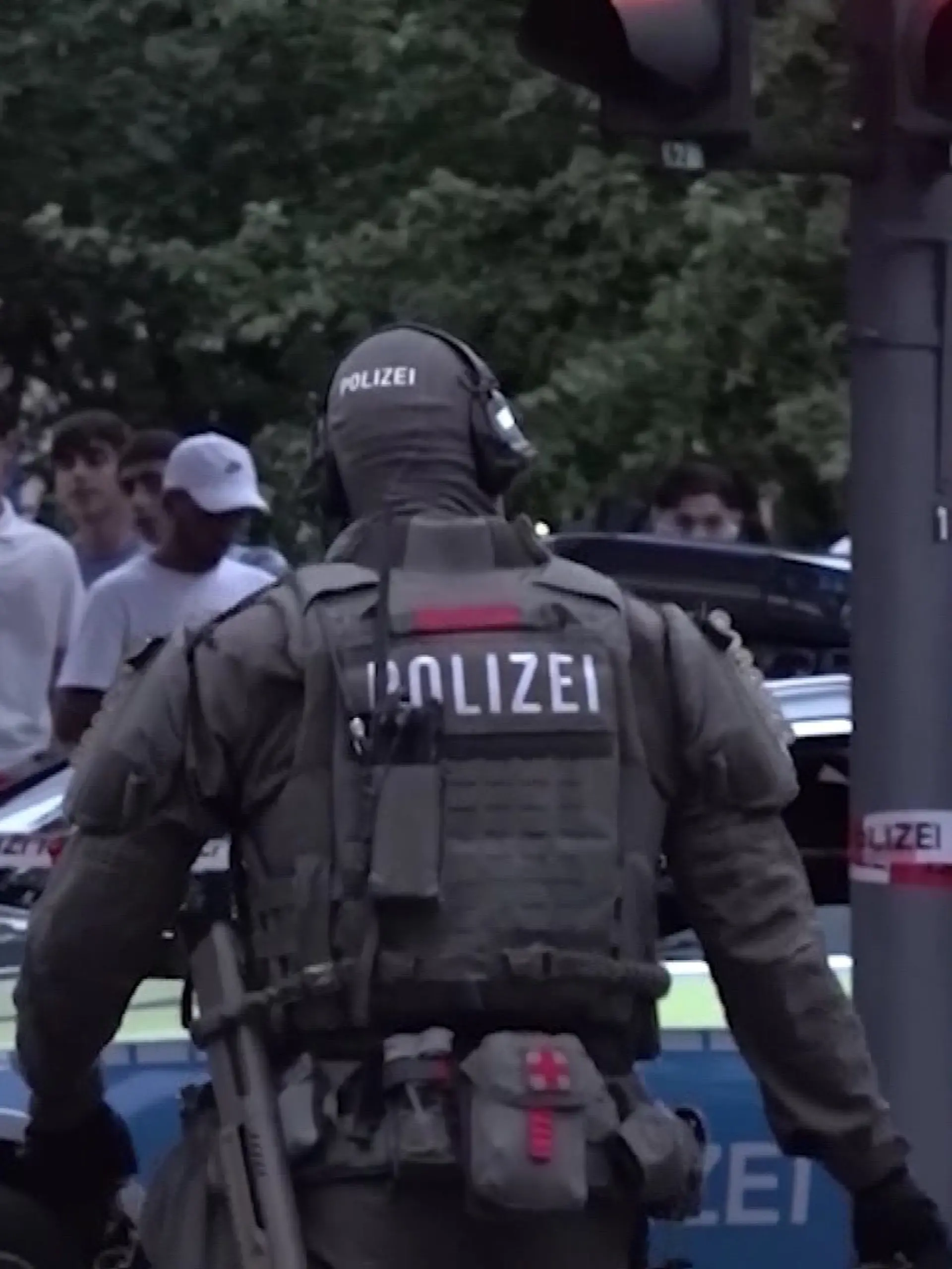 Bild zu: "Mann nimmt eigene Mutter als Geisel - droht mit Granaten"
