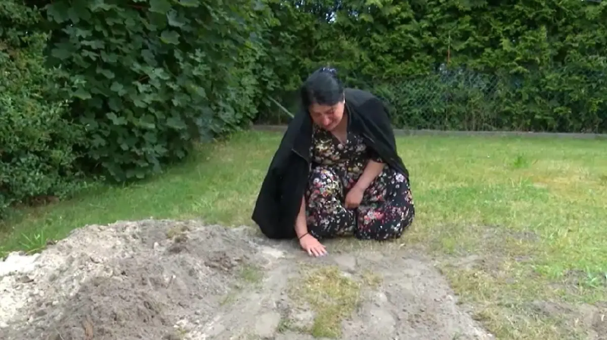 Ein Hund wurde vom SEK getötet und von seinen Besitzern im Garten beerdigt.