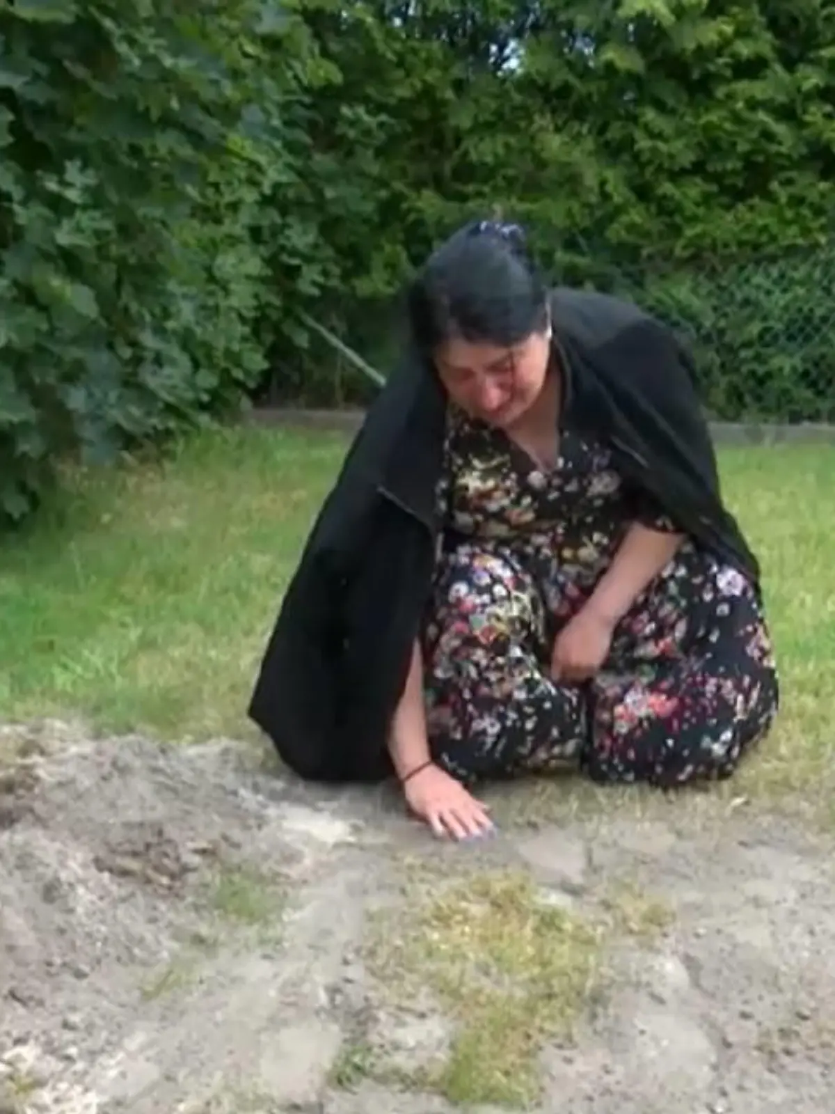 Ein Hund wurde vom SEK getötet und von seinen Besitzern im Garten beerdigt.
