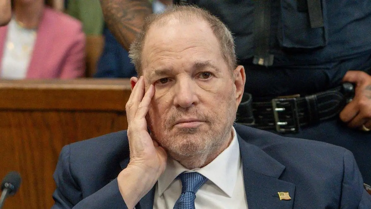 Corona und Lungenentzündung: Harvey Weinstein im Kranke...