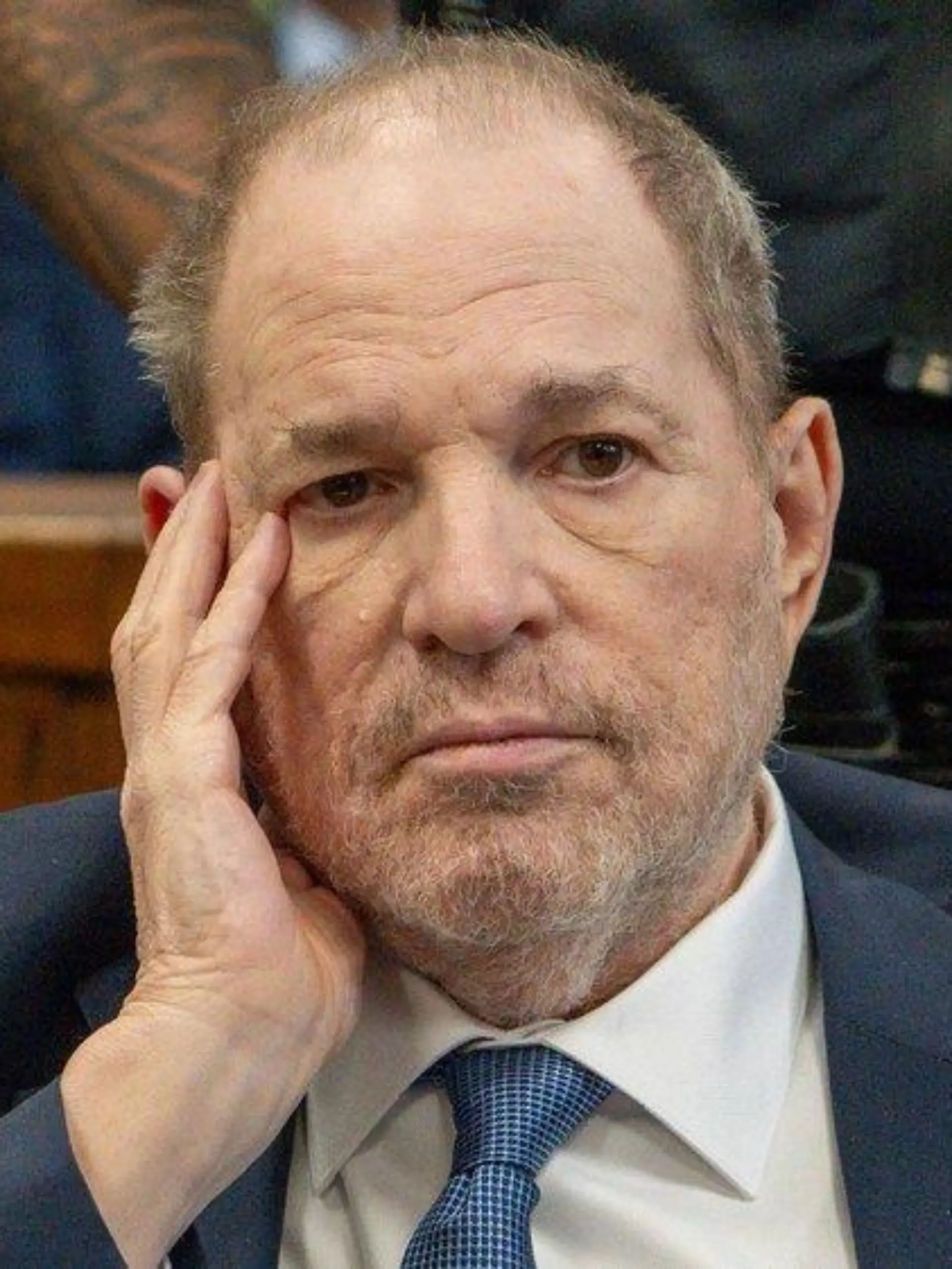 Corona und Lungenentzündung: Harvey Weinstein im Krankenhaus