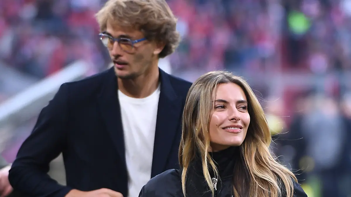 Alexander Zverev und Sophia Thomalla in der Allianz Arena.