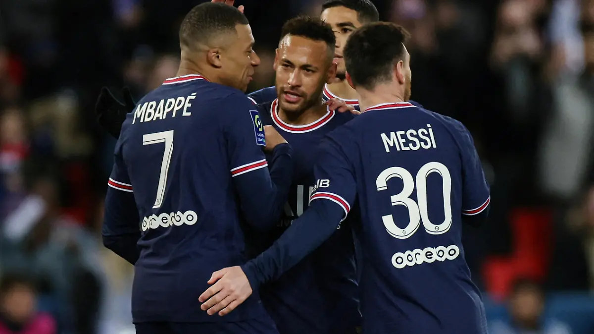 FILE PHOTO: Soccer Football - Ligue 1 - Paris St Germain v Lorient - Parc des Princes, Paris, France - April 3, 2022 Paris St Germain's Neymar celebrates scoring their first goal with Kylian Mbappe and Lionel Messi REUTERS/Sarah Meyssonnier/File Photo