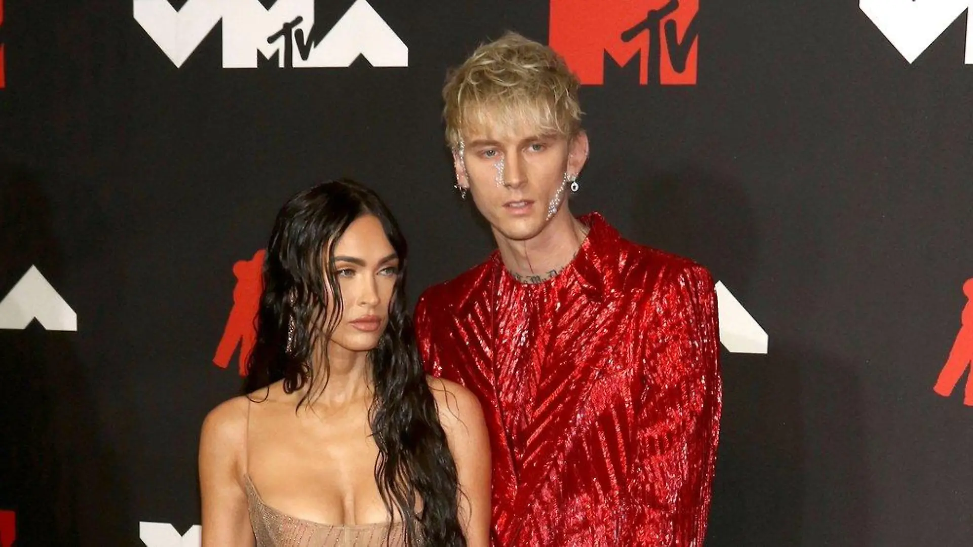Was wollen sie damit sagen? Megan Fox schwanger in MGKs Musikvideo