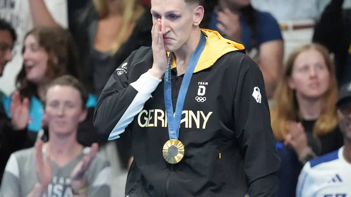 Gold medalist Lukas Maertens of Germany reacts as the National Anthem is played after competing in the Men s 400m Freestyle Finals at the Paris 2024 Olympic Games, Olympische Spiele, Olympia, OS at La Defense Arena in Paris, France on Saturday, July 27, 2024. Maertens won the gold medal, Elijah Winnington of Australia won the silver and Woomin Kim of South Korea won the bronze.
