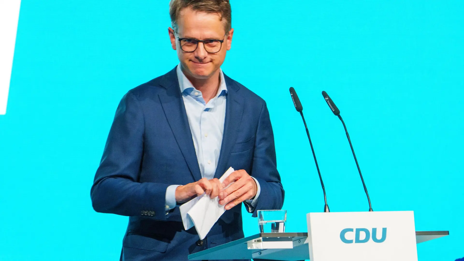 CDU-Generalsekretär Linnemann würde Arbeitsunwilligen das Bürgergeld auch ganz streichen. (Archiv-Foto)