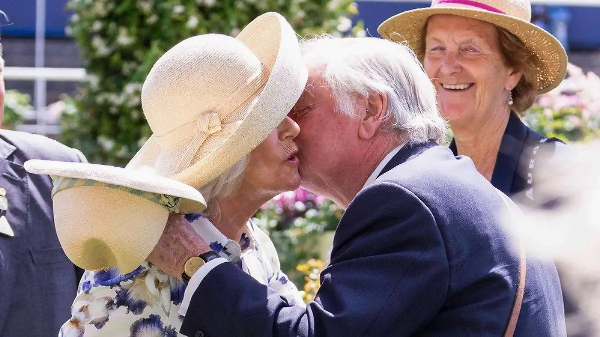 Königin Camilla in Ascot: Liebevoller Auftritt mit Ex-Mann Andrew