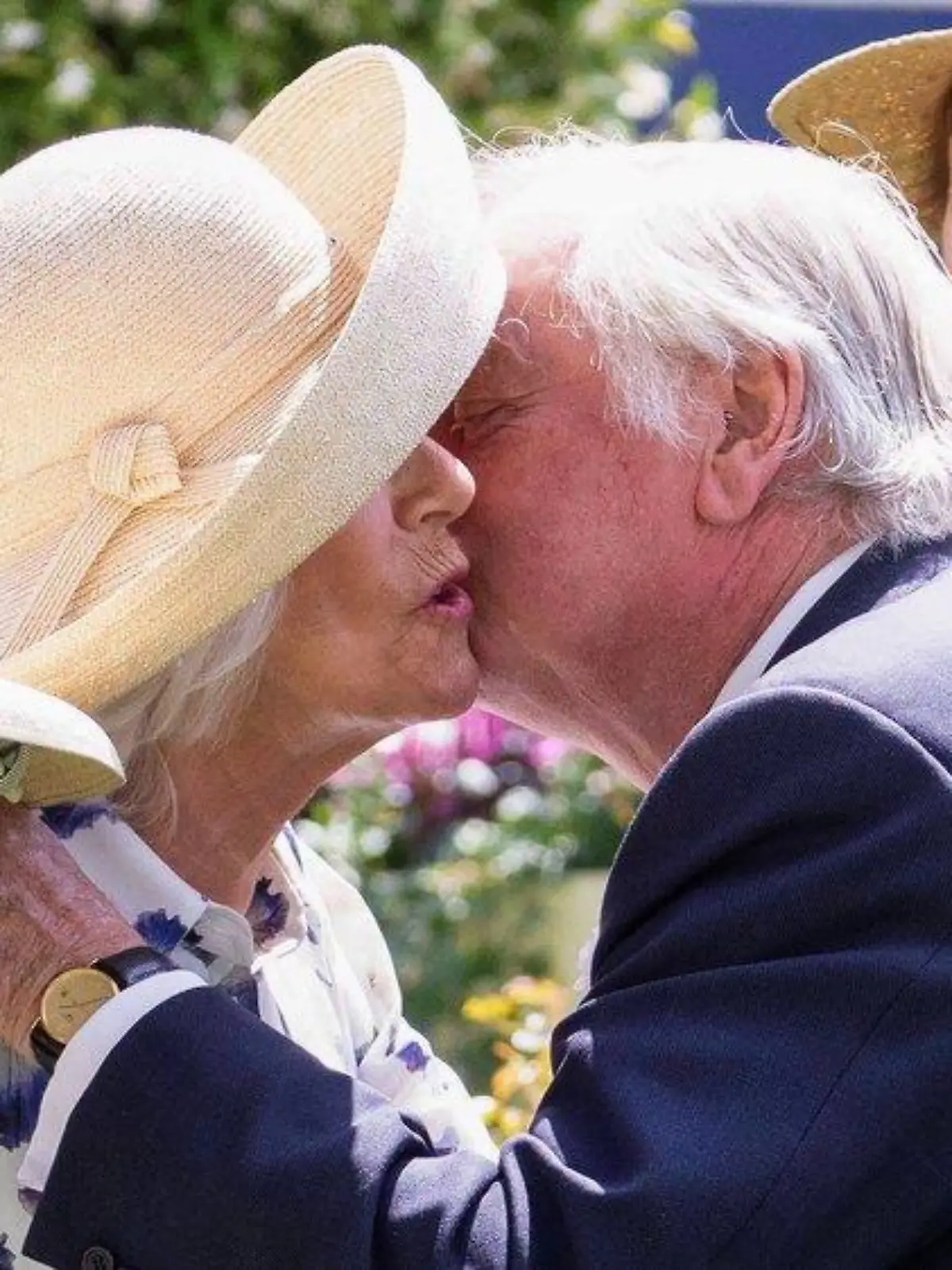 Königin Camilla in Ascot: Liebevoller Auftritt mit Ex-Mann Andrew