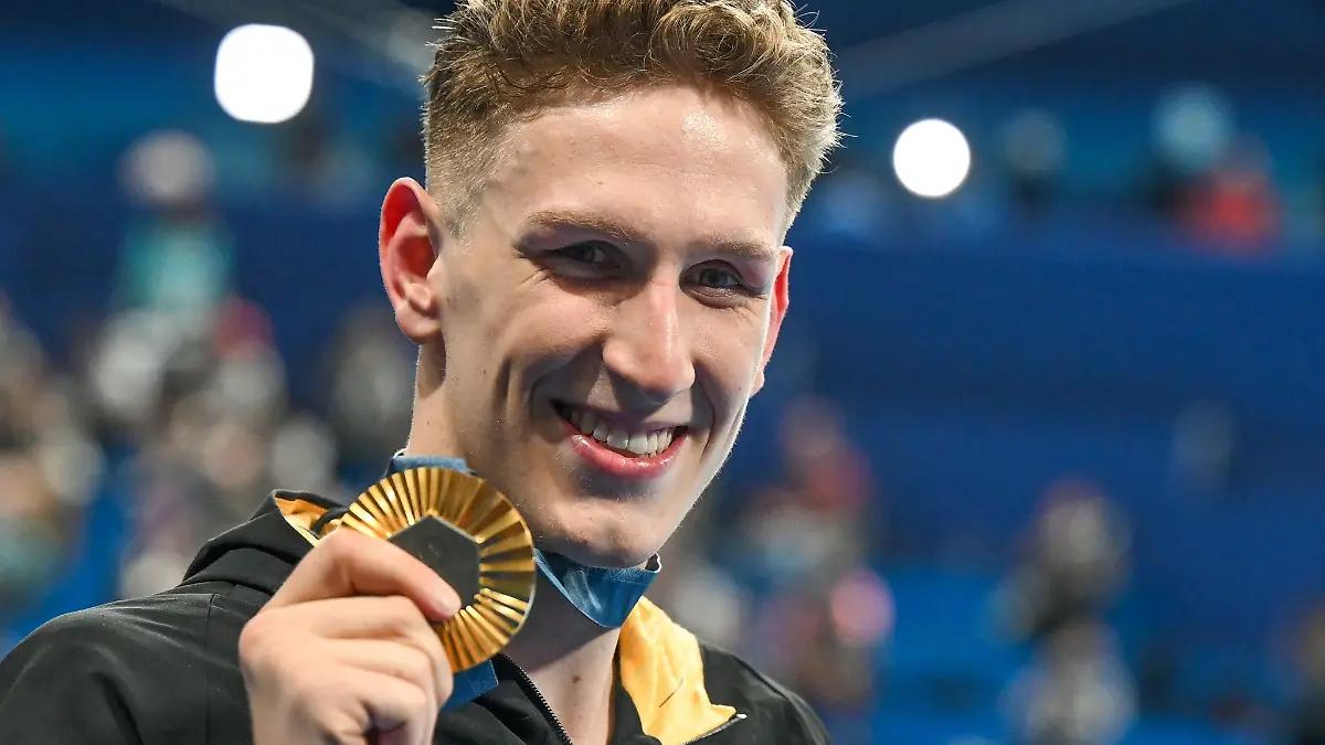 Lukas Märtens bejubelt seinen Olympiasieg - viel gefeiert hat er aber nicht.