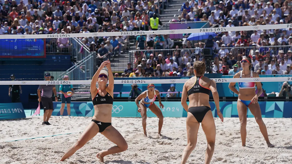 Svenja Müller und Cinja Tillmann können die Kritik am Essen im Olympischen Dorf nicht nachvollziehen.