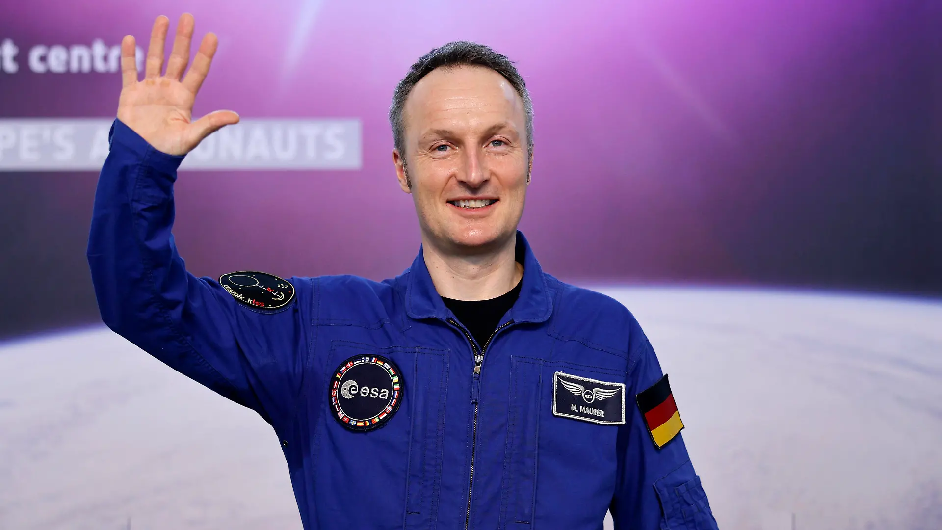 ESA-Astronaut Matthias Maurer bei der Pressekonferenz nach seiner Rückkehr von der Weltraummission Cosmic Kiss auf der Internationalen Raumstation ISS im EAC European Astronaut Centre auf dem DLR-Gelände. Köln, 11.05.2022 NRW Deutschland *** ESA astronaut Matthias Maurer at the press conference after his return from the Cosmic Kiss space mission on the International Space Station ISS at the EAC European Astronaut Centre on the DLR site Cologne, 11 05 2022 NRW Germany Copyright: xChristophxHardtx