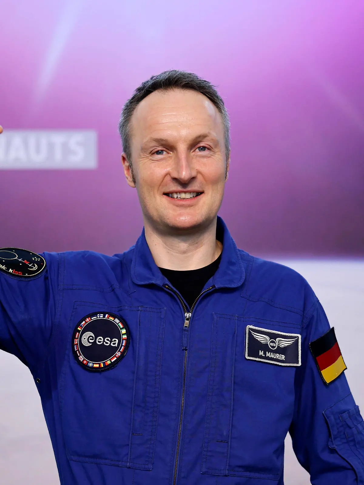  ESA-Astronaut Matthias Maurer bei der Pressekonferenz nach seiner Rückkehr von der Weltraummission Cosmic Kiss auf der Internationalen Raumstation ISS im EAC European Astronaut Centre auf dem DLR-Gelände. Köln, 11.05.2022 NRW Deutschland *** ESA astronaut Matthias Maurer at the press conference after his return from the Cosmic Kiss space mission on the International Space Station ISS at the EAC European Astronaut Centre on the DLR site Cologne, 11 05 2022 NRW Germany Copyright: xChristophxHardtx