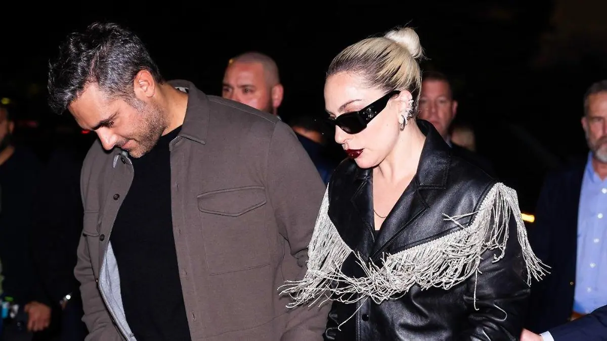 Lady Gaga stellt Lebensgefährten als ihren "Verlobten" vor