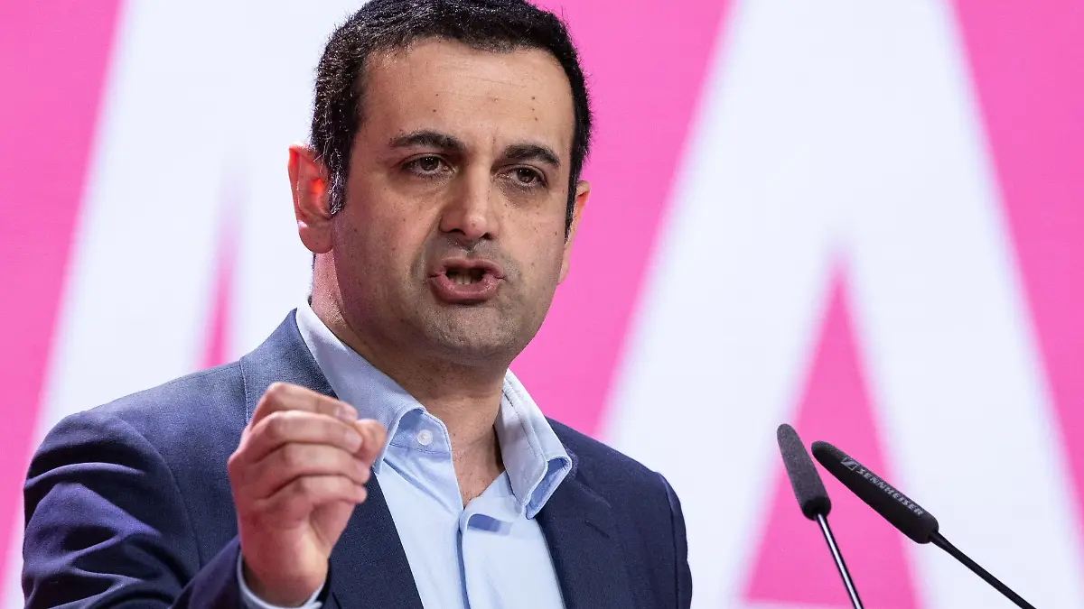 Für Verschärfungen beim Bürgergeld: FDP-Generalsekretär Bijan Djir-Sarai (Archivfoto)