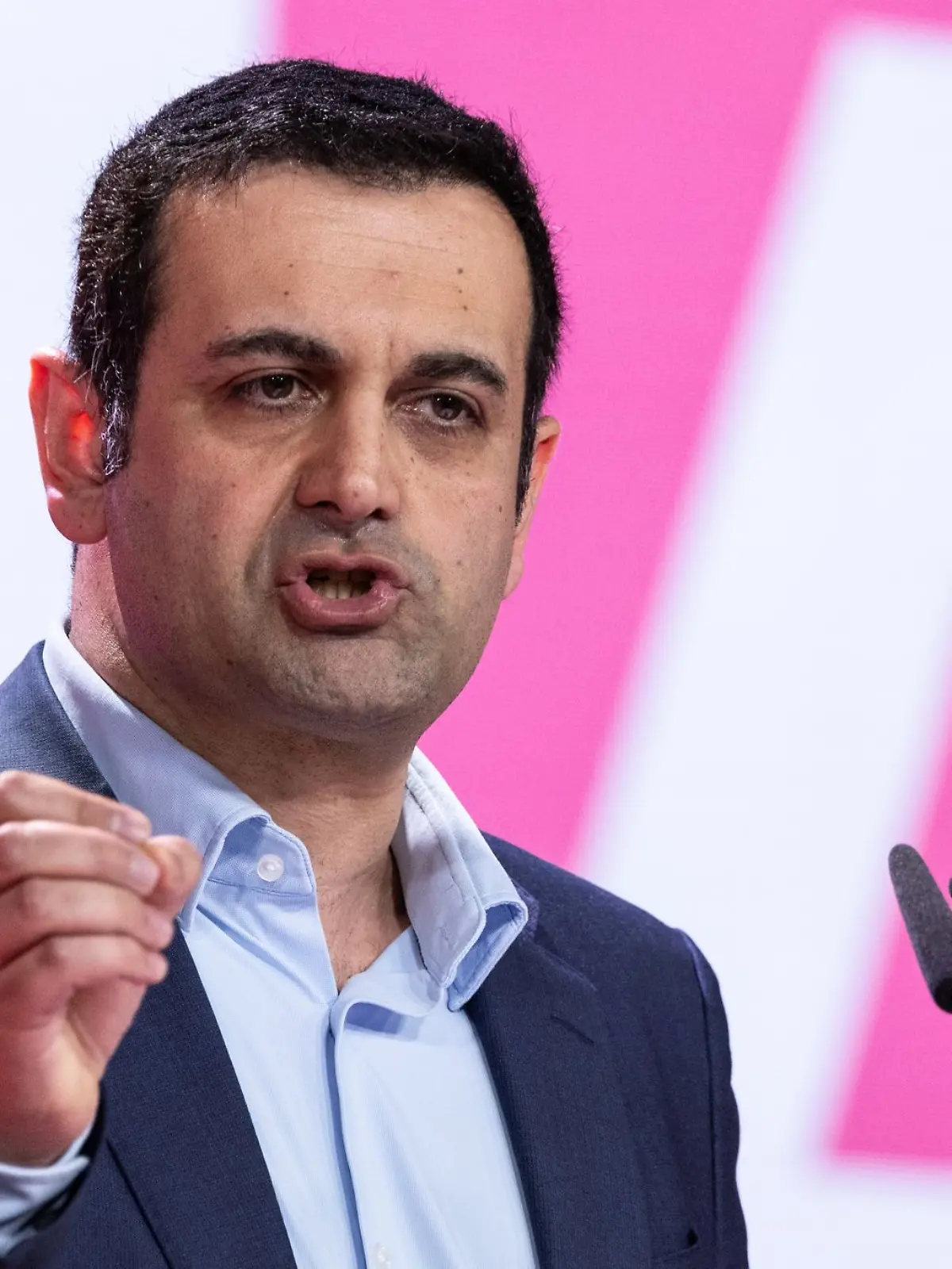 Bild zu: "Djir-Sarai stolpert bei RTL über FDP-Lüge - das kostet ihn den Job"