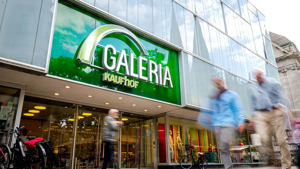 Eine Filiale der Kaufhauskette Galeria Kaufhof in der Fußgängerzone.