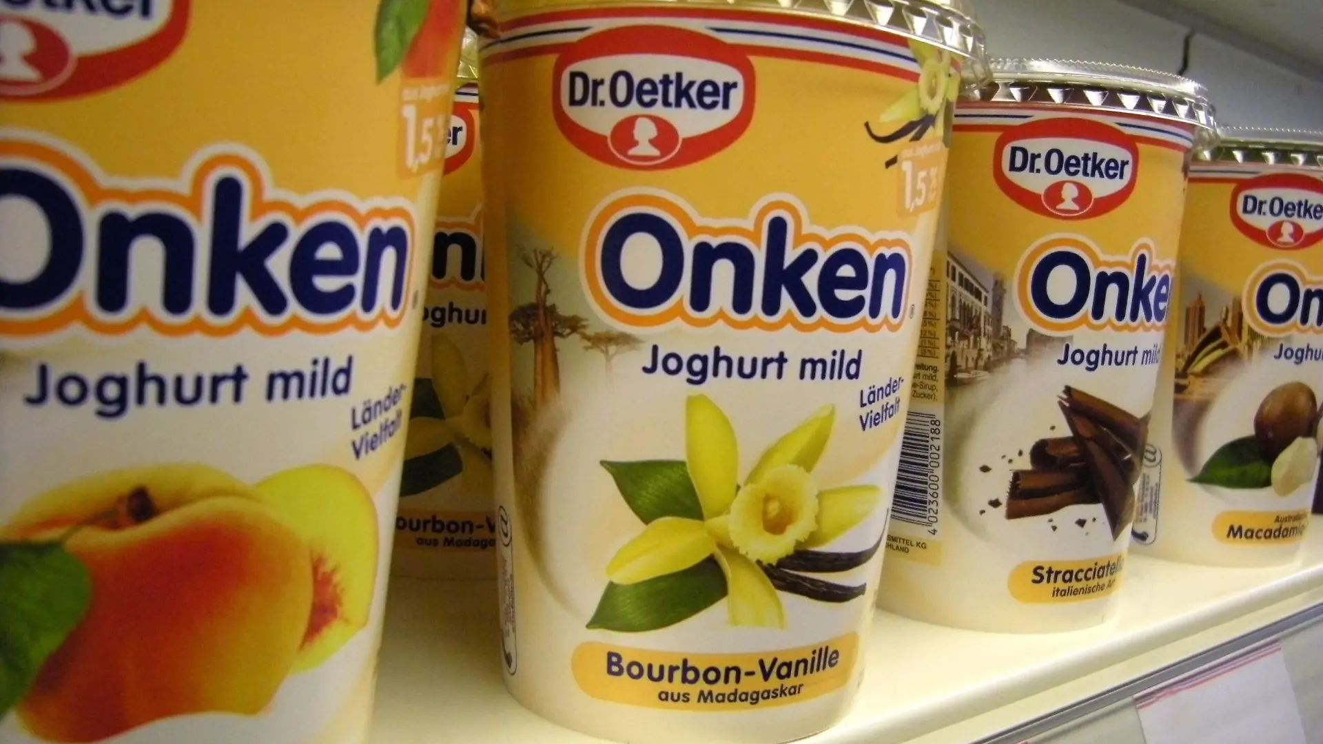 Bildnummer: 57049730  Datum: 23.01.2010  Copyright: imago/teutopress
Feature / Symbol: Onken, Supermarkt, Dr. Oetker 01/10 thg Kühlregal Joghurt Joghurtbecher Onken Joghurt mild Bourbon Vanille aus Madagaskar Ländervielfalt Lebensmittelhersteller Lebensmittel Nahrungsmittel Nahrung Oetker-Gruppe Konzern Unternehmen Lebensmittelkonzern Lebensmittelunternehmen Ernährung Marke Logo Firmenlogo Symbol Emblem Ernährung Einkauf einkaufen Laden Regal Ware Waren Produkt Produkte Verkauf verkaufen Sortiment Produktpalette Auswahl Abteilung Einzelhandel Verkaufsfläche Deutschland deutsch deutsches Geschäft Lebensmittelgeschäft Filiale german food manufacturer supermarket yogurt yoghurt multideck cabinet quer Innenaufnahme innen 1 xns x0x 2010 quer 

 57049730 Date 23 01 2010 Copyright Imago  Feature symbol Onken Supermarket Dr Oetker 01 10 THG Refrigerated shelf Yogurt Yogurt cups Onken Yogurt mild Bourbon Vanilla out Madagascar  Food manufacturers Food Food Food Oetker Group Group Companies Food Group Food businesses Nutrition Brand emblem Company logo symbol Emblem Nutrition Purchasing Shopping shop Shelf Goods Were Product Products Sale sell Range Product range Selection Department Retail Sales area Germany German German Business Grocery Branch German Food Manufacturer Supermarket Yogurt Yoghurt  Cabinet horizontal Interior shot indoors 1 xns x0x 2010 horizontal  