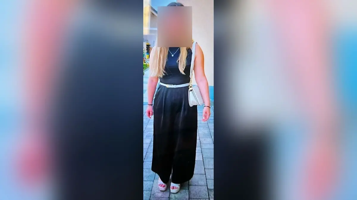 Sophia S. (16) aus Pegnitz ist 153 cm groß und schlank.