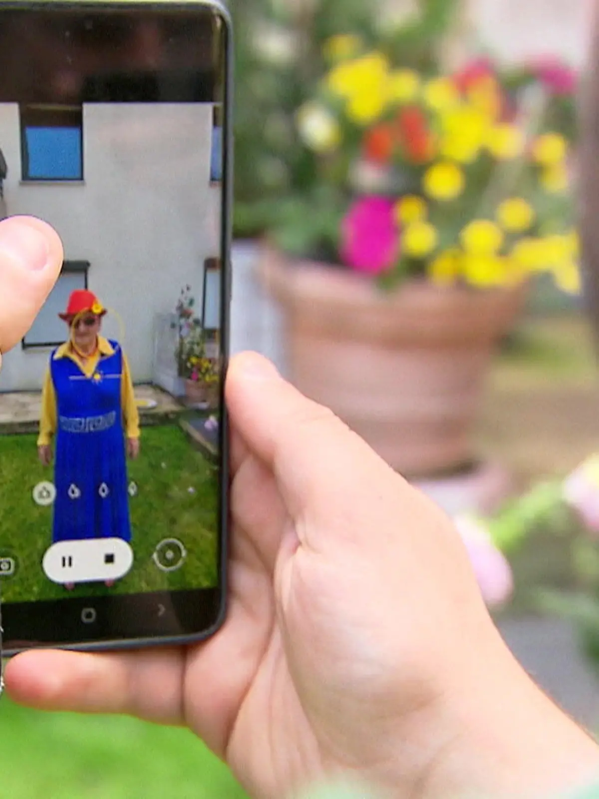 Bild zu: "85-Jährige überzeugt mit Videos"