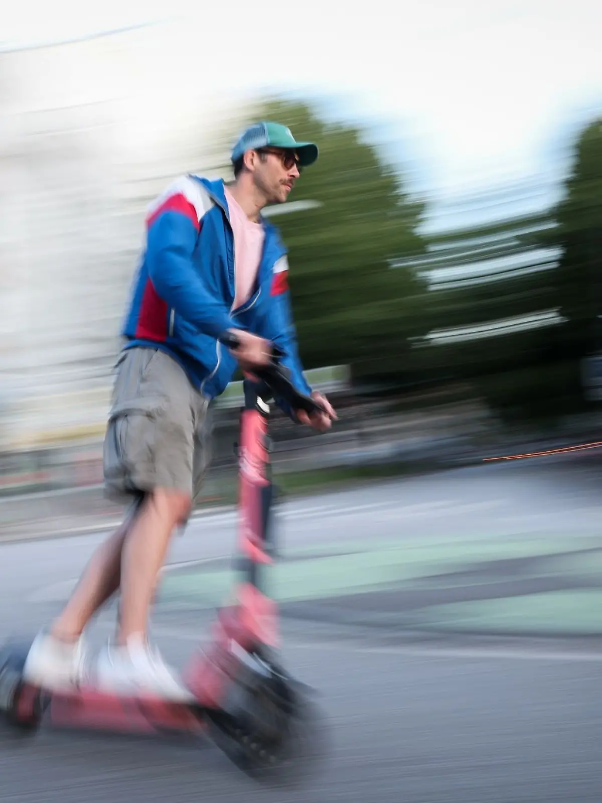 Bild zu: "Neue Regeln für E-Scooter – wird so unsere Straße sicherer?"