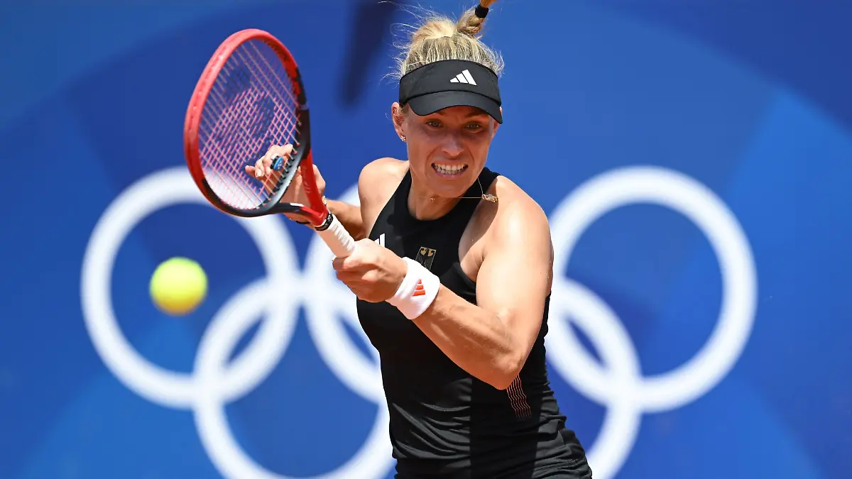Angelique Kerber verblüfft in Paris.