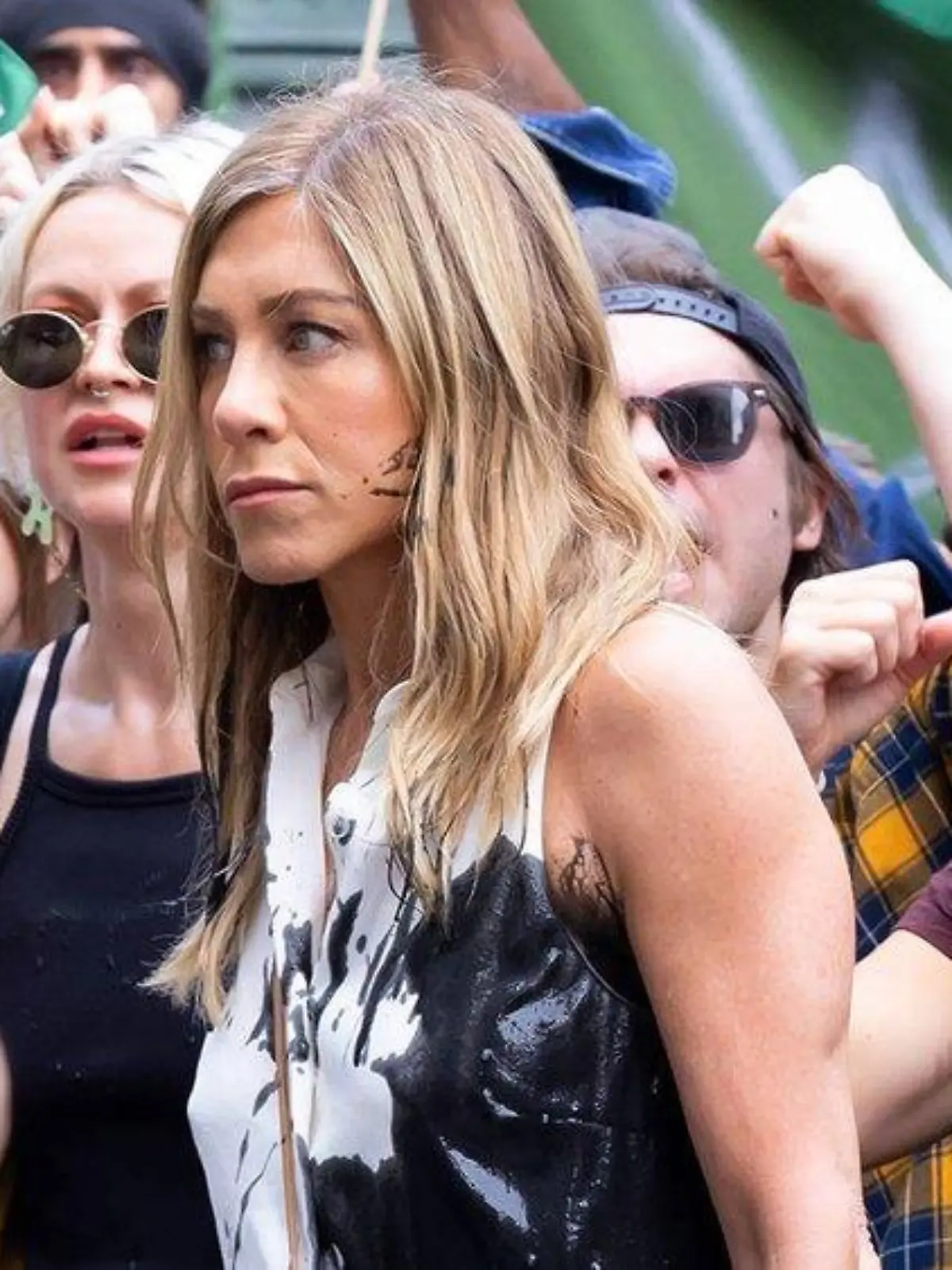 Mit Kunstöl vollgekippt: Schmutzige Dreharbeiten für Jennifer Aniston
