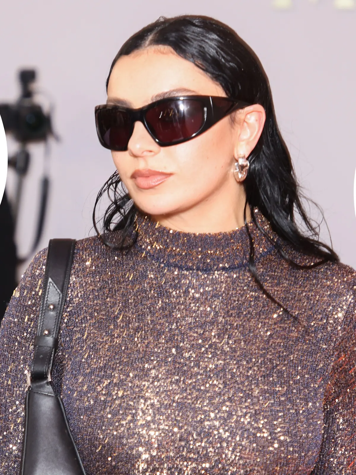 „Brat Girl Summer” - wir erklären euch, was hinter dem Phänomen und aktuellen Trend steckt. Spoiler vorab: UK-Sängerin Charli XCX (31) ist Vorreiterin des Ganzen.