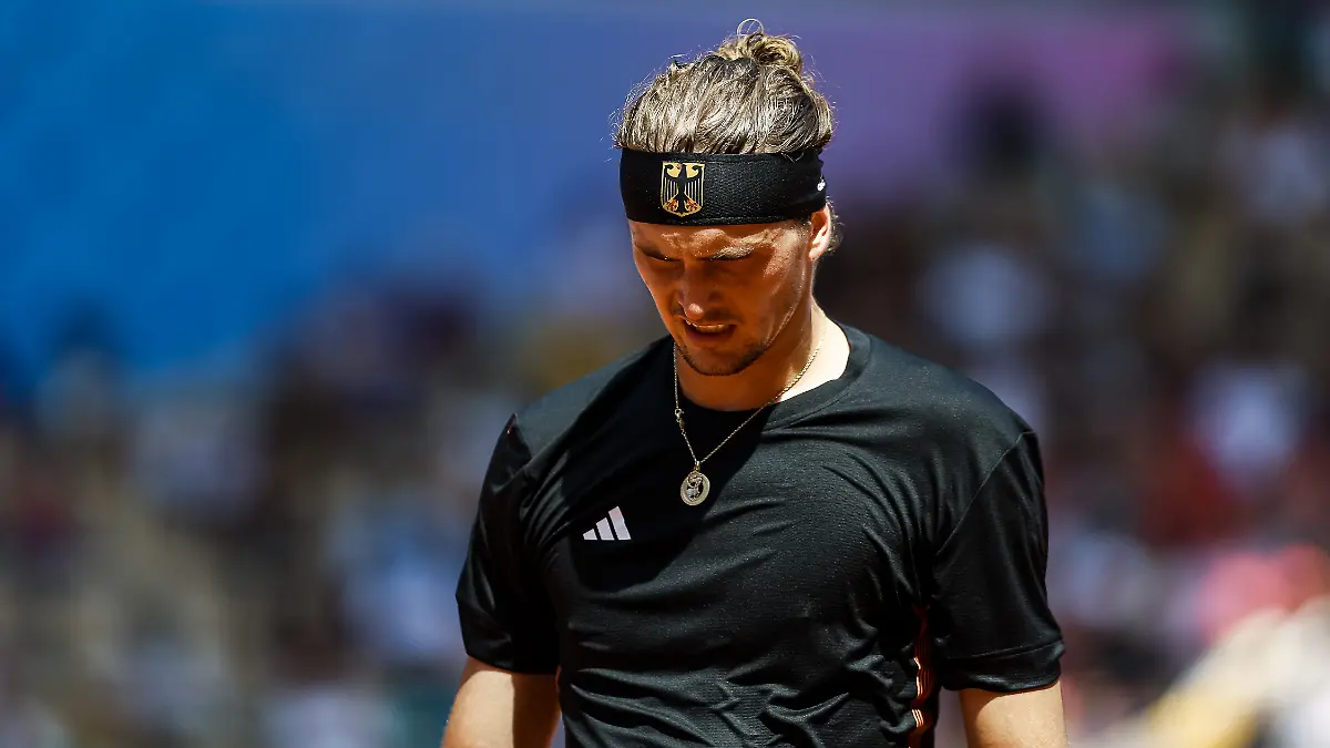 Alexander Zverev will wegen der Hitze in Paris am liebsten nicht mehr im schwarzen Outfit spielen.