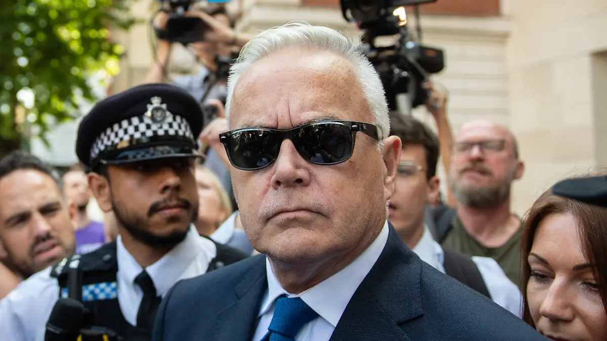 Kaum ein Fernsehmann ist den Briten so bekannt wie Huw Edwards. Fotos bringen ihn jetzt vor Gericht.