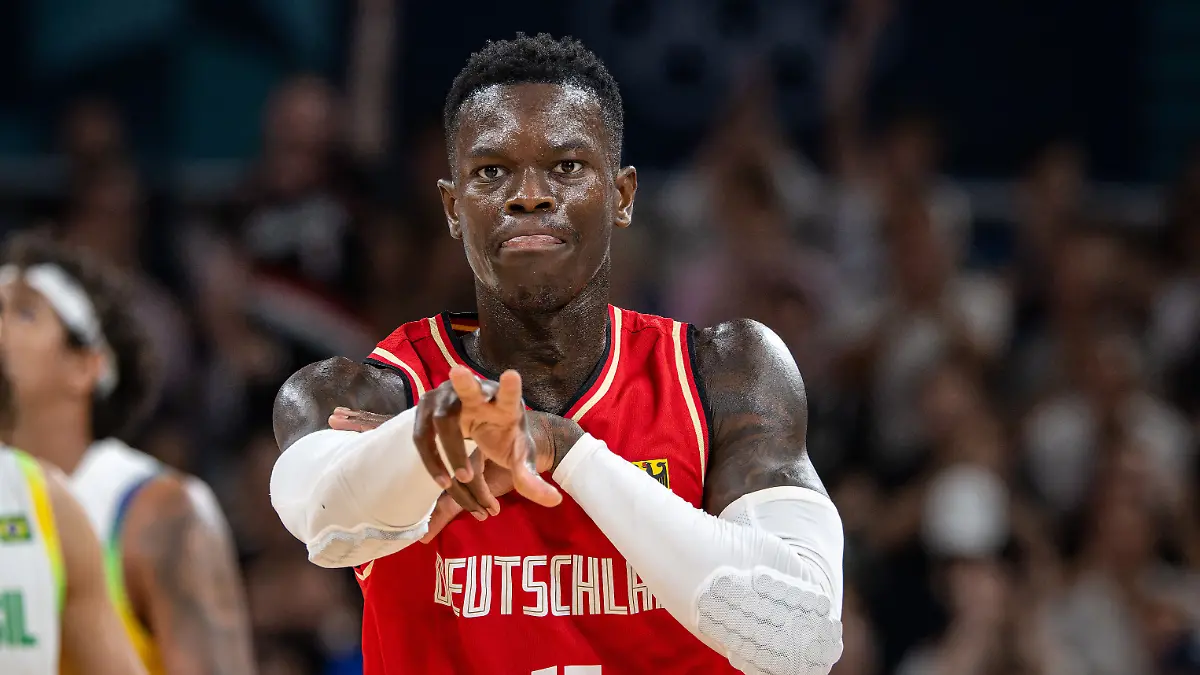 Der deutsche Basketball-Nationalspieler Dennis Schröder jubelt in der olympischen Vorrundenpartie gegen Brasilien.