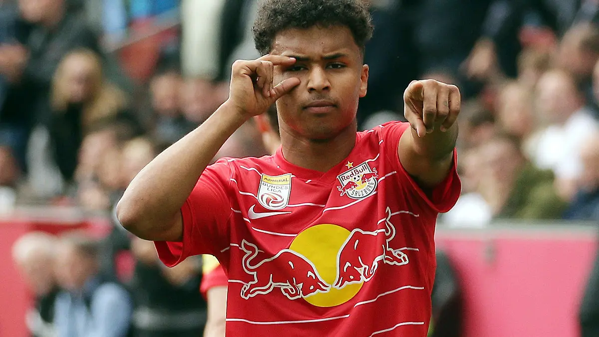 ARCHIV - 24.04.2022, Österreich, Salzburg: Fußball: Österreich, RB Salzburg - Austria, Meisterschaftsrunde, 6. Spieltag: Karim David Adeyemi von RB Salzburg nach dem Treffer zum 2:0. (zu dpa «BVB holt Adeyemi aus Salzburg - Fünfjahresvertrag für Nationalstürmer») Foto: Krugfoto/APA/dpa +++ dpa-Bildfunk +++