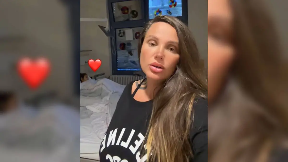 Schwesta Ewa mit ihrer Tochter Aaliyah im Krankenhaus.