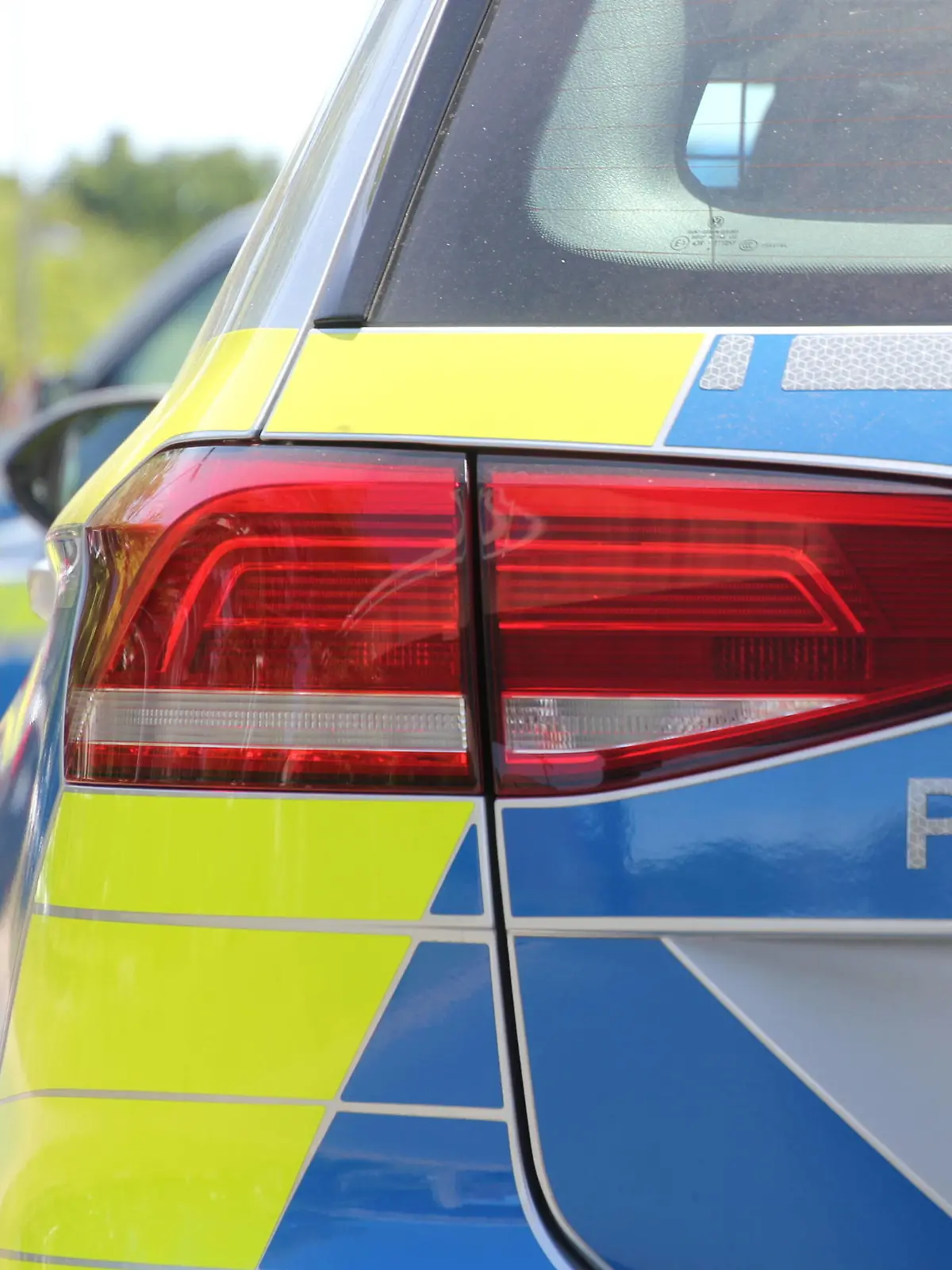  Symbolbilder / Themenbilder: Polizei, Rettungsdienst, Feuerwehr Polizei, Blaulicht, Einsatz,Niedersachsen, Hannover, Notfall, 110, Notruf, Einsatzstelle, Hilfe, Streife, 112, Blaulicht, Einsatzfahrt, Deutschland, Unfall, Überfall, Streifenwagen, Funkstreifenwagen, Peterwagen, Nahaufnahme, Polizeiinspektion, Kiriminalpolizei, Kriminaldauerdienst, Fahrzeug, Personenschaden, Verkehrsunfall, Autobahn, Innenstadt, Gesellschaft,, Festnahme, Demonstration, Demo, Kundgebung Schlägerei, Polizei, Verkehrsunfall, Autobahn, Autobahnpolizei Deutschland *** Symbolic images Thematic images police, rescue service, fire brigade police, blue light, deployment, Lower Saxony, Hanover, emergency, 110, emergency call, emergency site, help, patrol, 112, blu Copyright: xMartinxDziadekx