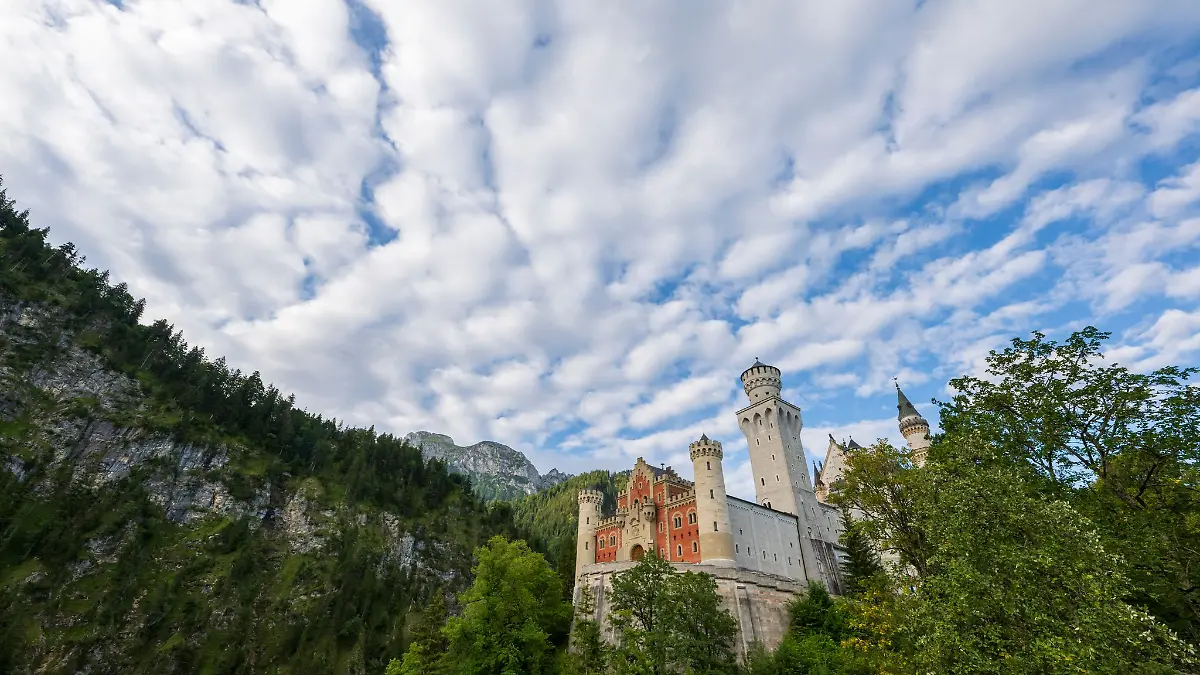 Die seit Jahrzehnten laufenden Sanierungsarbeiten von Schloss Neuschwanstein stehen vor dem Abschluss. Rund 40 Millionen Euro hat der Freistaat Bayern investiert.