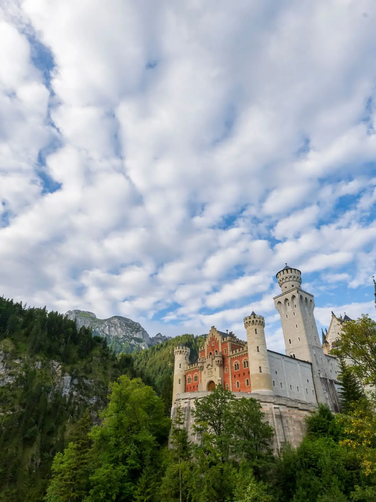Bild zu: "Frau (23) stürzte am Märchenschloss in den Tod"