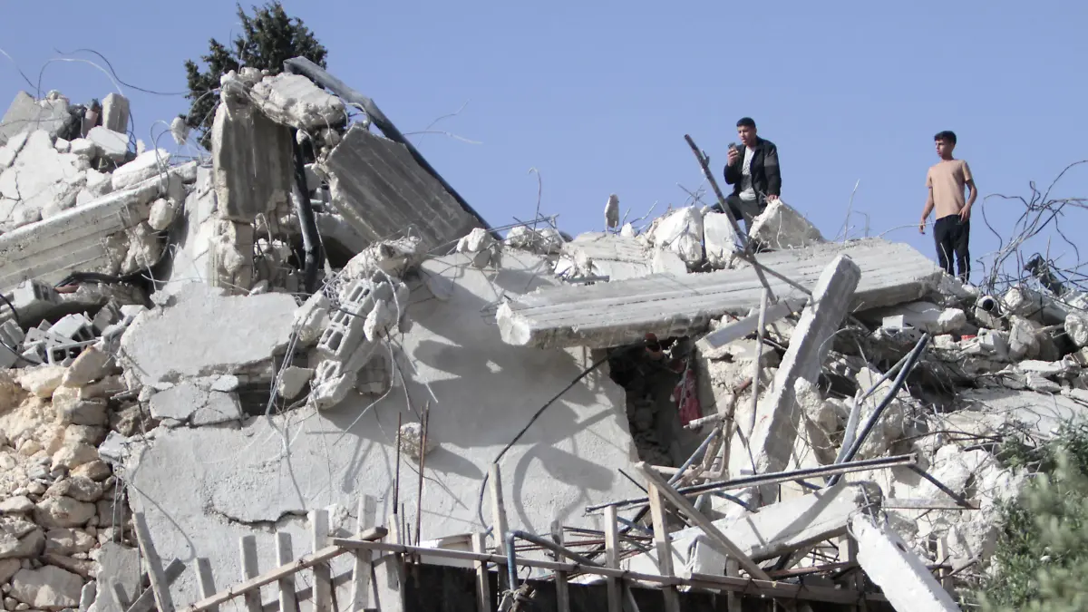 May 9, 2022, Nablus, West bank, Palestine: Palestinians inspect the remains of a house demolished by the Israeli army. The Israeli occupation army demolished two Palestinian homes under the pretext of non-licensing in the village of Beit Dajan, east of the city of Nablus in the occupied West Bank. Nablus Palestine - ZUMAi200 20220509_zip_i200_004 Copyright: xNasserxIshtayehx