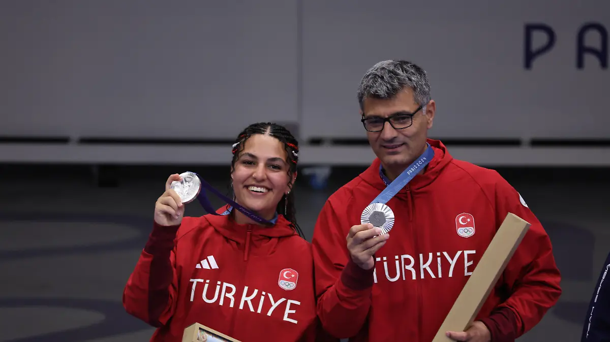 Yusuf Dikec und Ilayda Tarhan gewinnen Silber für die Türkei.