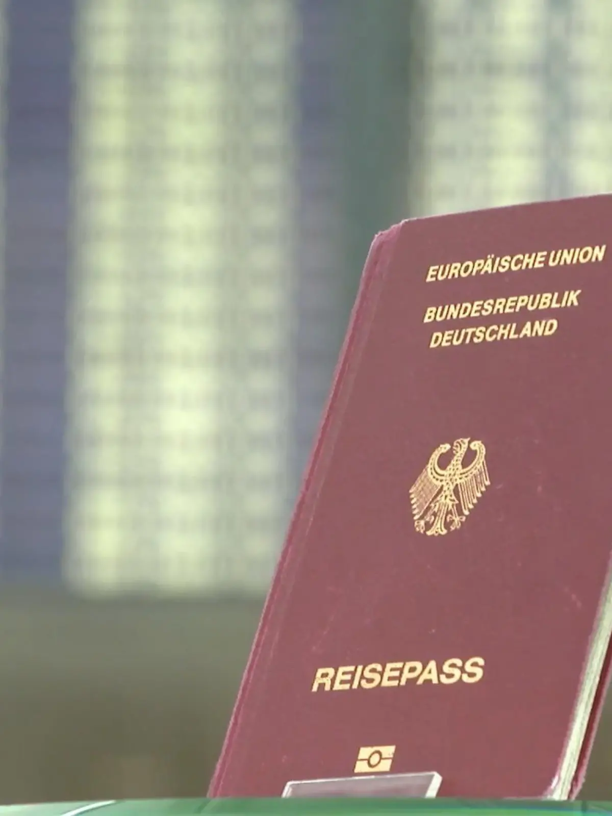 Bild zu: "Behörden komplett ausgelastet "