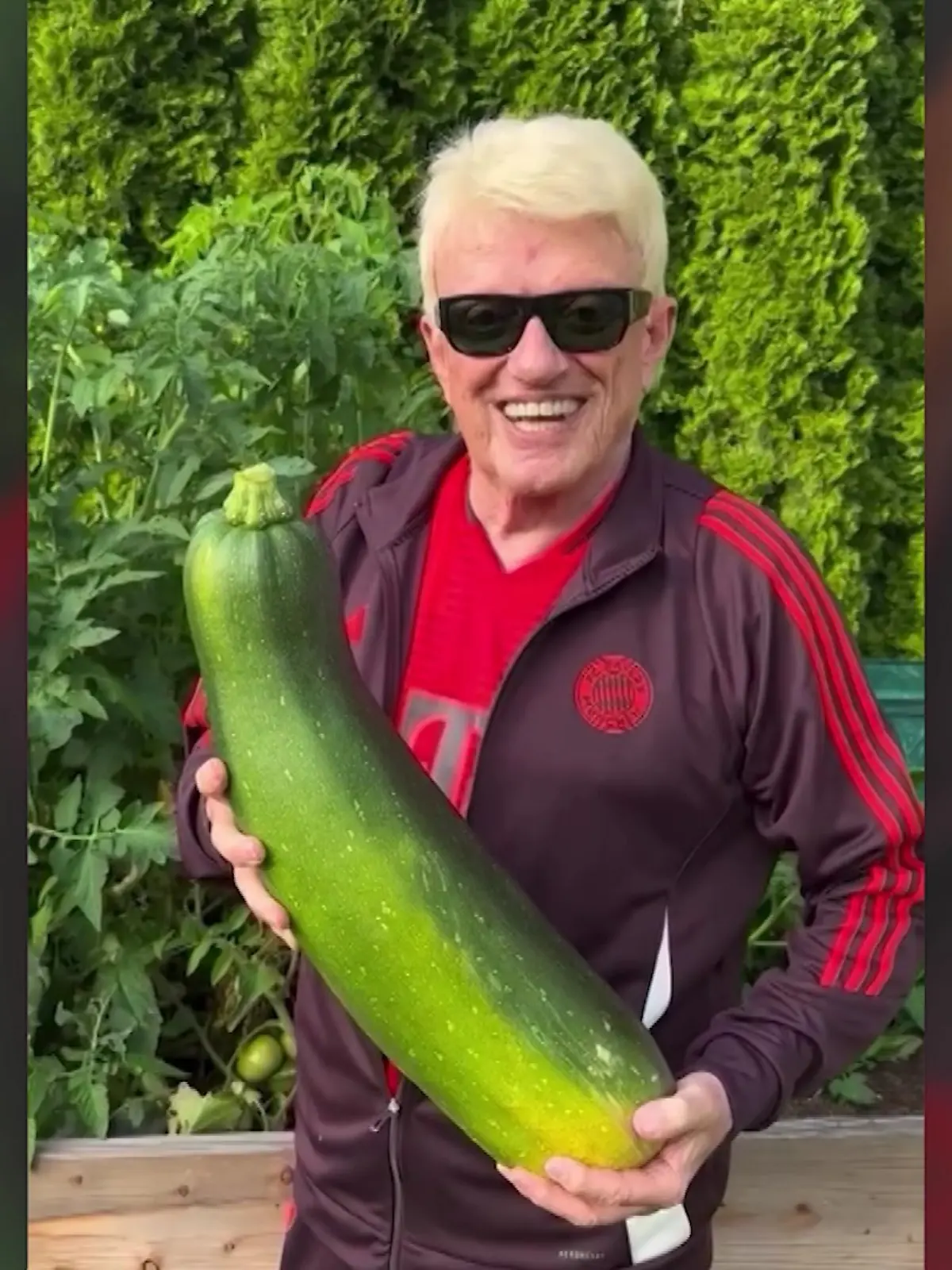 Bild zu: "Heino zeigt allen sein drittes Bein"