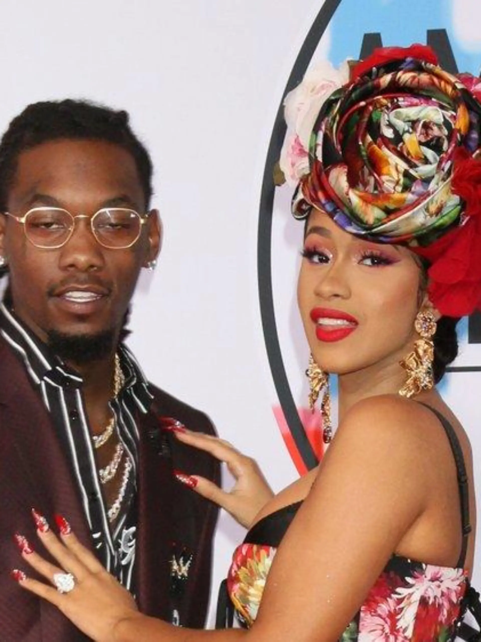 Cardi B erwartet drittes Kind und reicht Scheidung ein