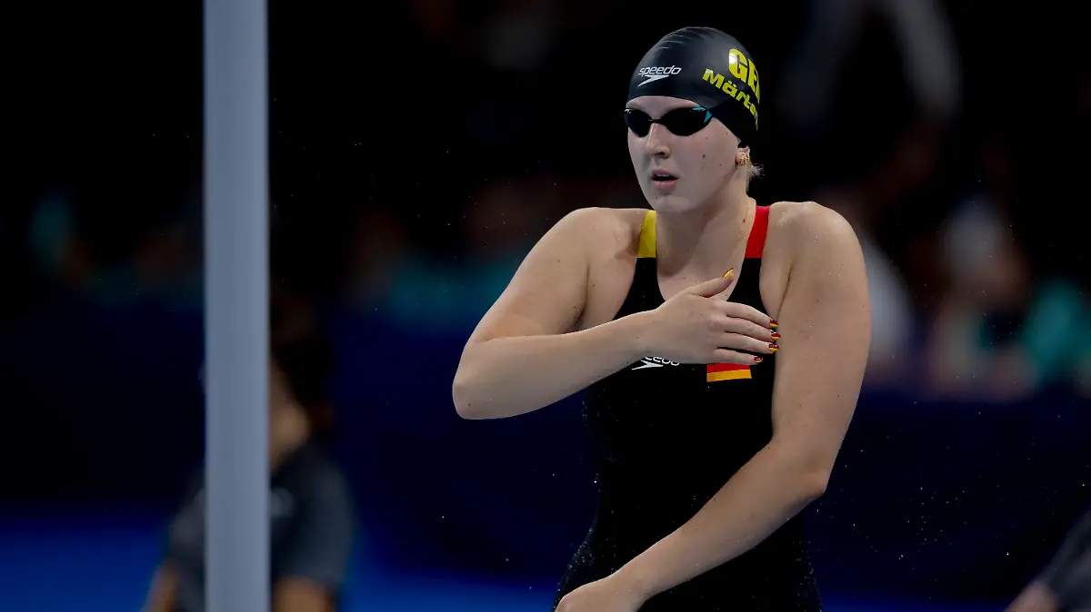 Die deutsche Freiwasserschwimmerin Leonie Beck startet in der Seine über zehn Kilometer.