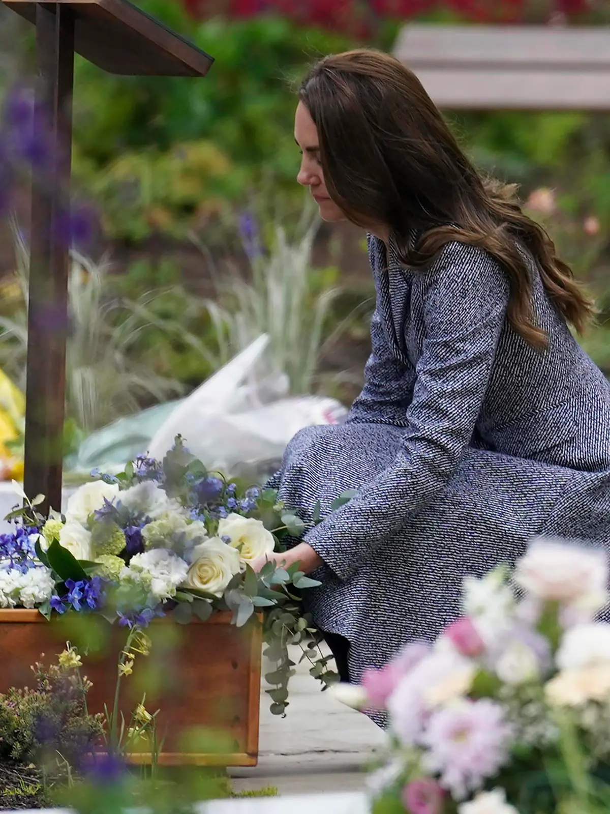  . 10/05/2022. Manchester, United Kingdom. Prince William and Kate Middleton, the Duke and Duchess of Cambridge, at the opening of the Glade of Light Memorial in Manchester, United Kingdom. The memorial commemorates the victims of the suicide attack at the Ariana Grande concert in 2017. PUBLICATIONxINxGERxSUIxAUTxHUNxONLY xPoolx/xi-Imagesx IIM-23394-0004