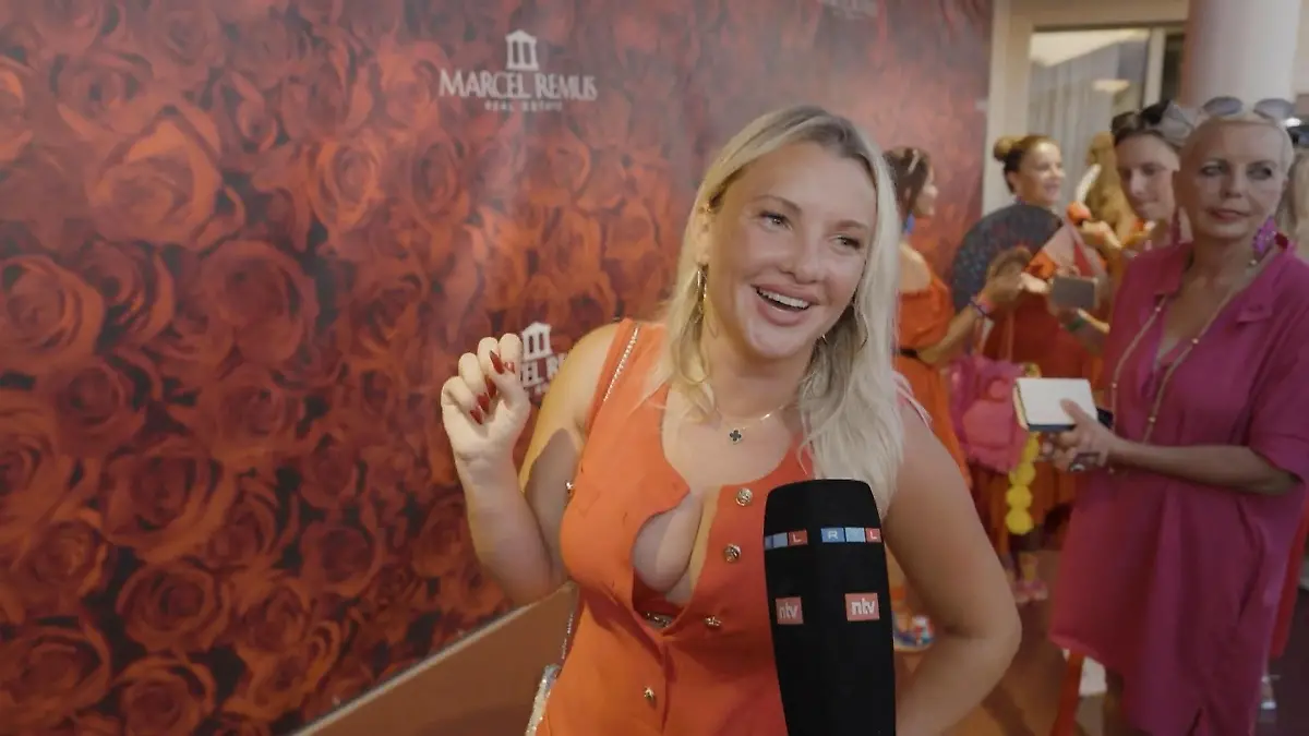 Evelyn, geht da was mit Promi-Makler Marcel Remus?  