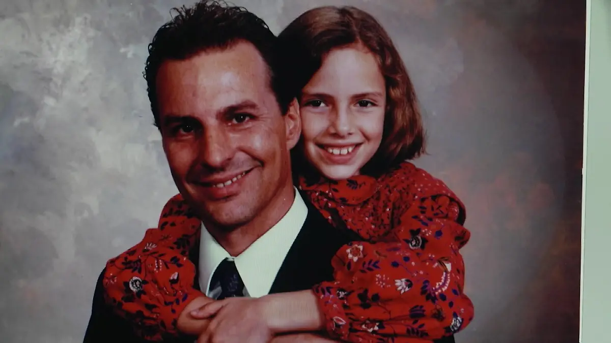 Trotz Scheidung ist das Verhältnis von Polly und ihrem Vater Marc innig. 
