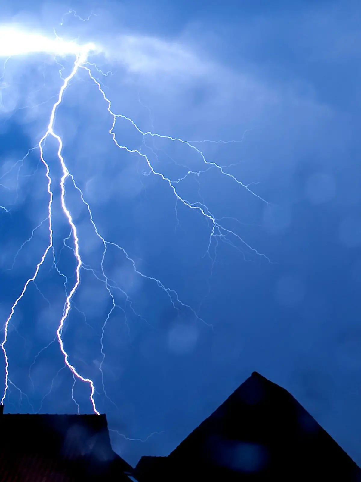 Ein Blitz am Himmel-