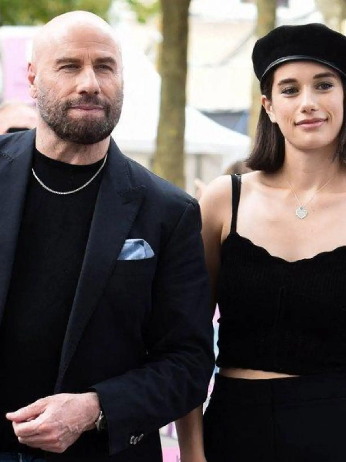 Eleganter Auftritt: John Travolta mit Tochter Ella bei Olympia