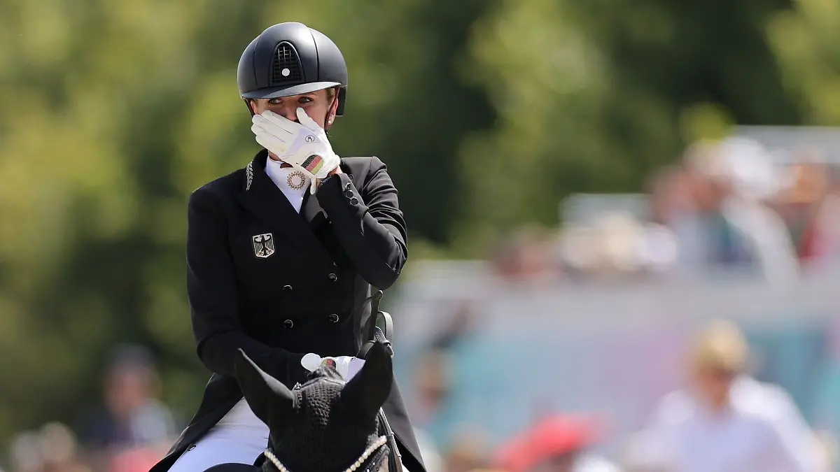 Jessica von Bredow-Werndl triumphiert bei Olympia auch im Einzel.