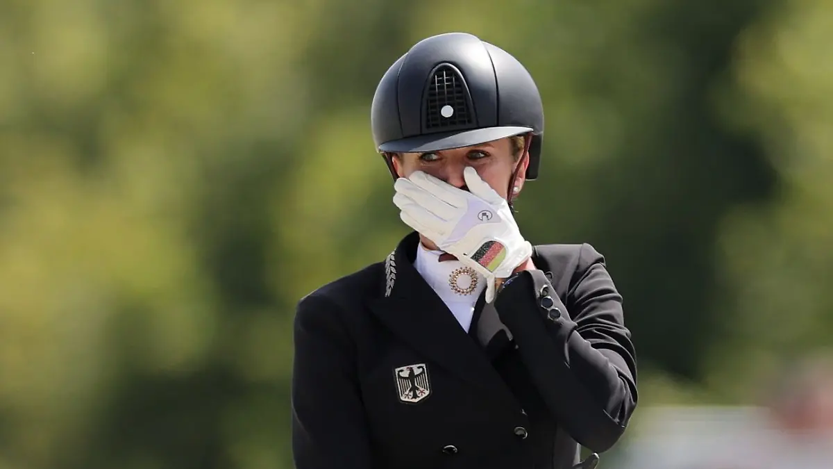 Jessica von Bredow-Werndl gewinnt Gold.