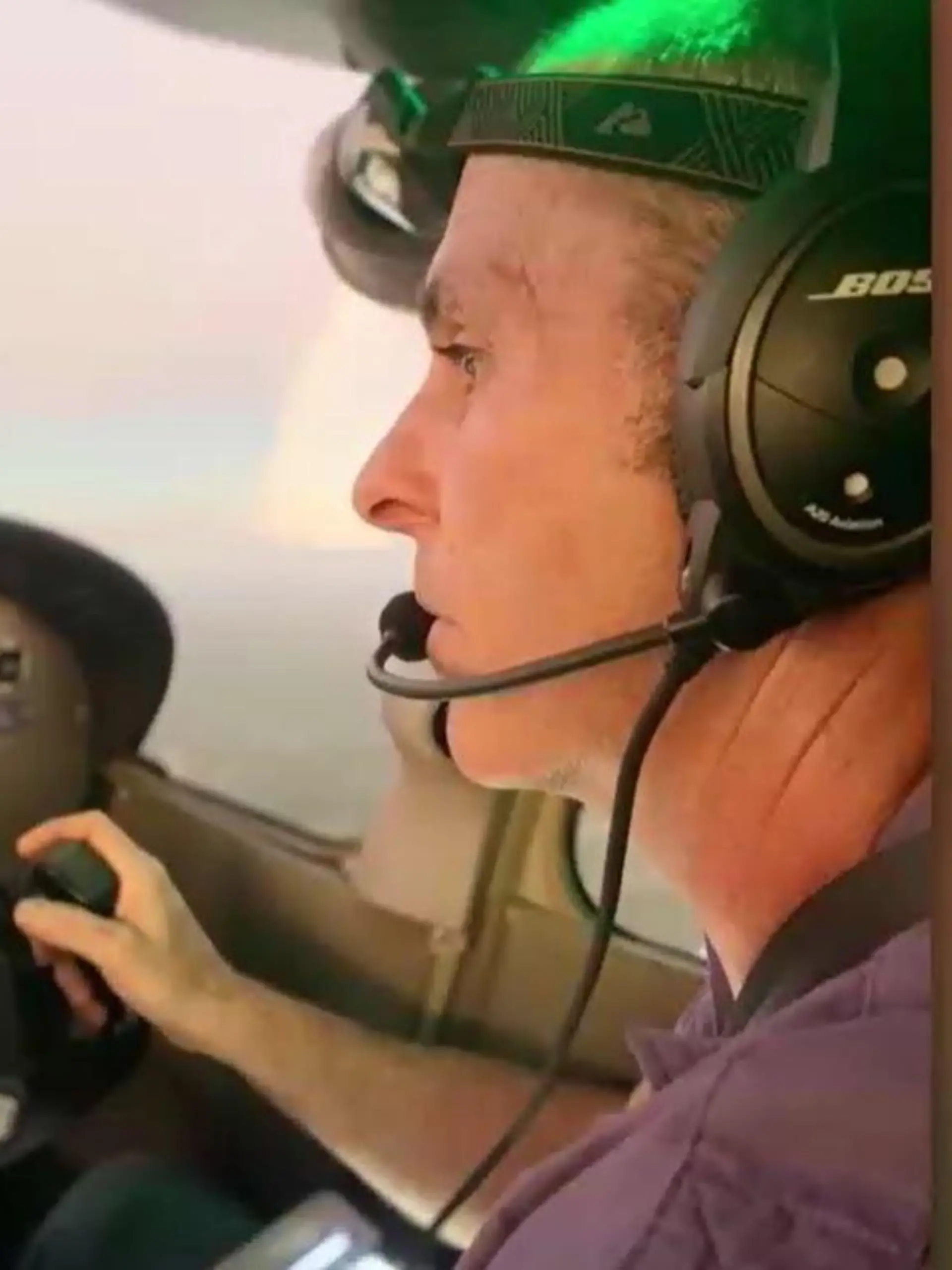 Was für ein Held! Familienvater Robert Morgan muss ein Flugzeug landen, nachdem der Pilot der Cessna schwer krank wird.